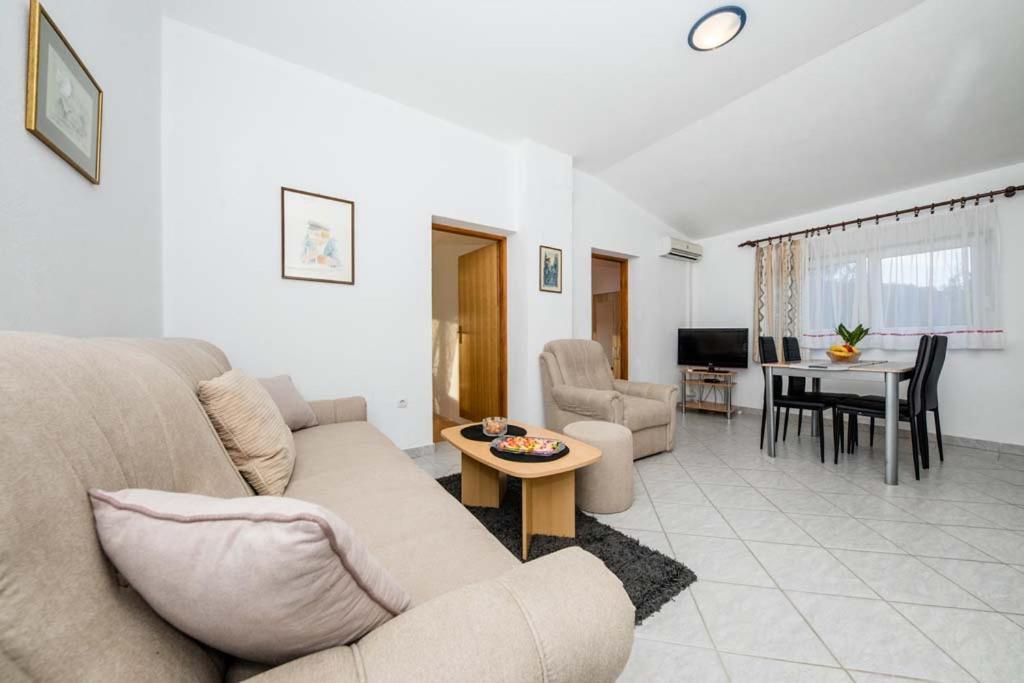 Apartmani Luka Banjol Екстериор снимка