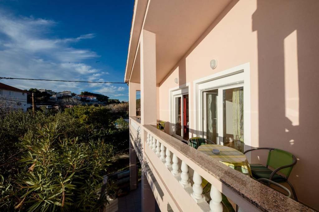 Apartmani Luka Banjol Екстериор снимка
