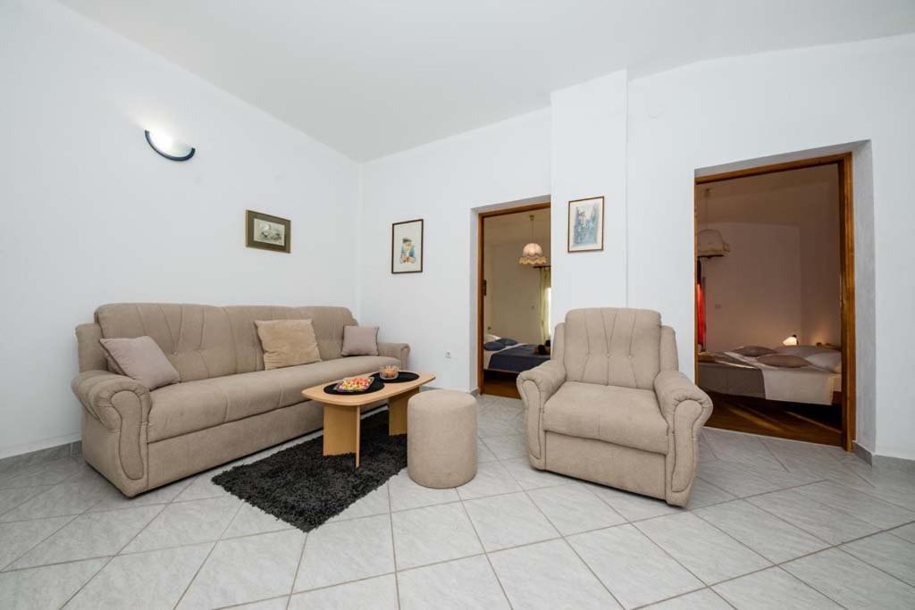 Apartmani Luka Banjol Екстериор снимка