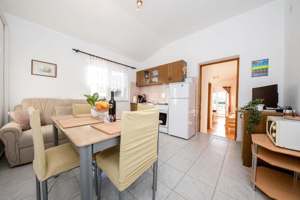 Apartmani Luka Banjol Екстериор снимка