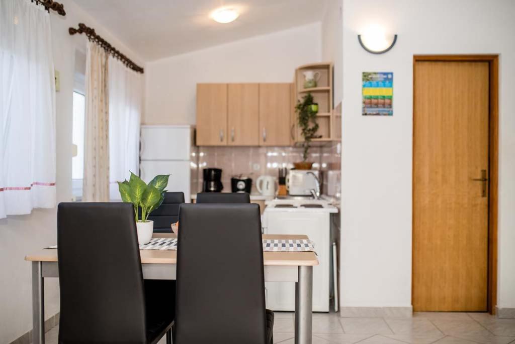 Apartmani Luka Banjol Екстериор снимка